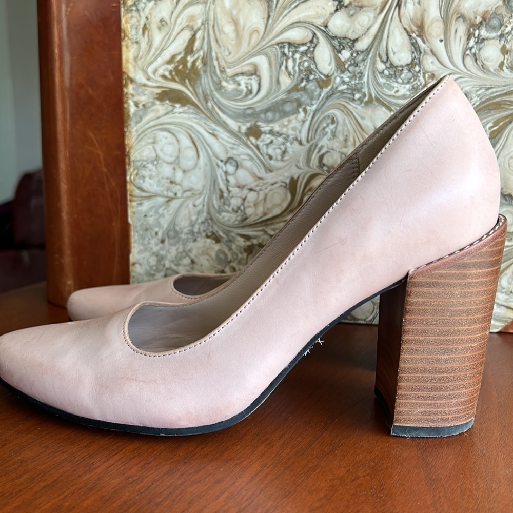 Clark’s Pink Leather Pumps - Picture 2 of 8